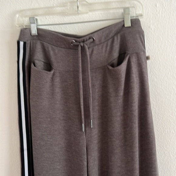 Max Studio Performance Gray Racer Stripe Draw String Straight Leg Sweatpants M - Picture 2 of 7
